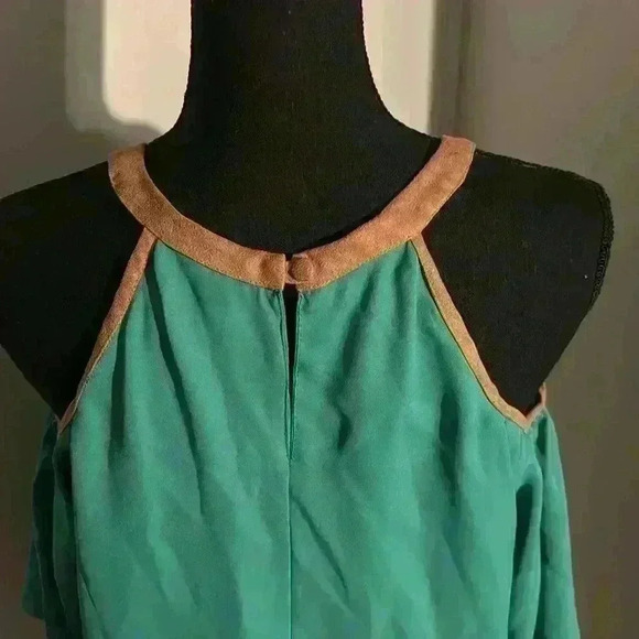 Missy Robertson by Southern Fashion House Cold Shoulder Embroidered Medium - Picture 6 of 9